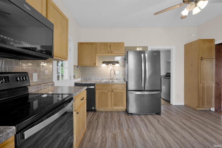 Listing Image 5