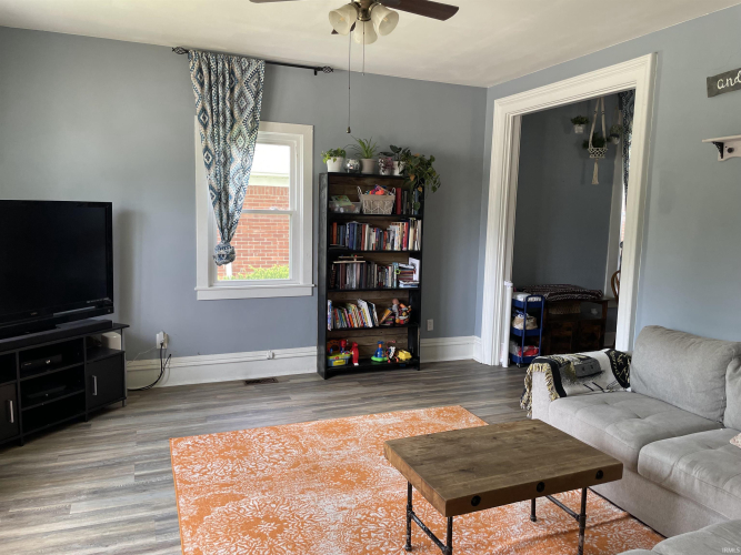 Listing Image 6