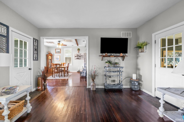 Listing Image 5