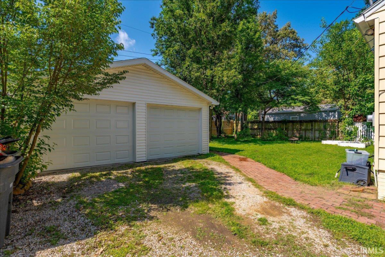 Listing Image 8