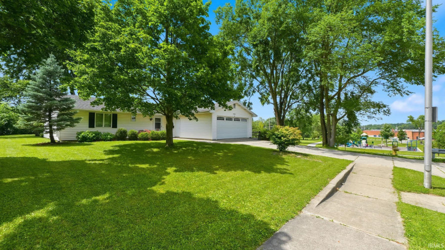 Listing Image 3