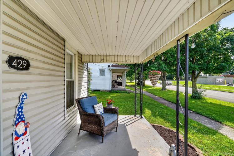 Listing Image 5