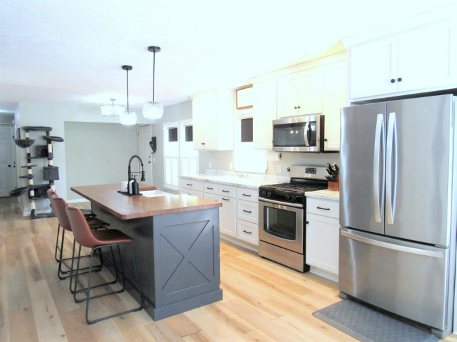 Listing Image 6