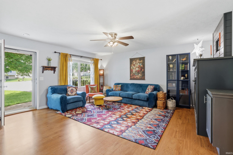 Listing Image 3