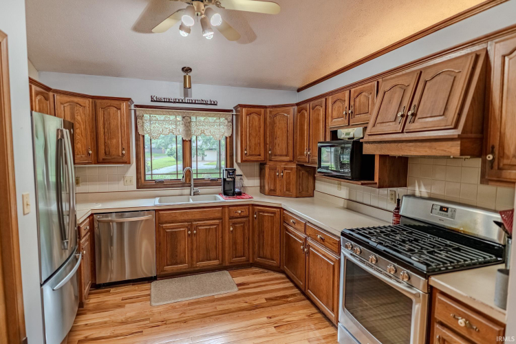 Listing Image 11