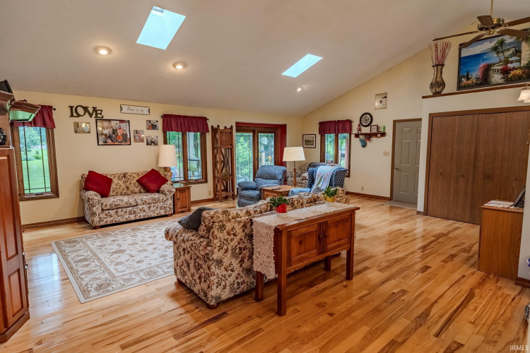 Listing Image 7