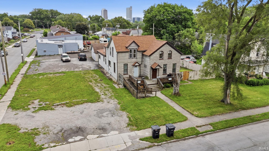 Listing Image 4