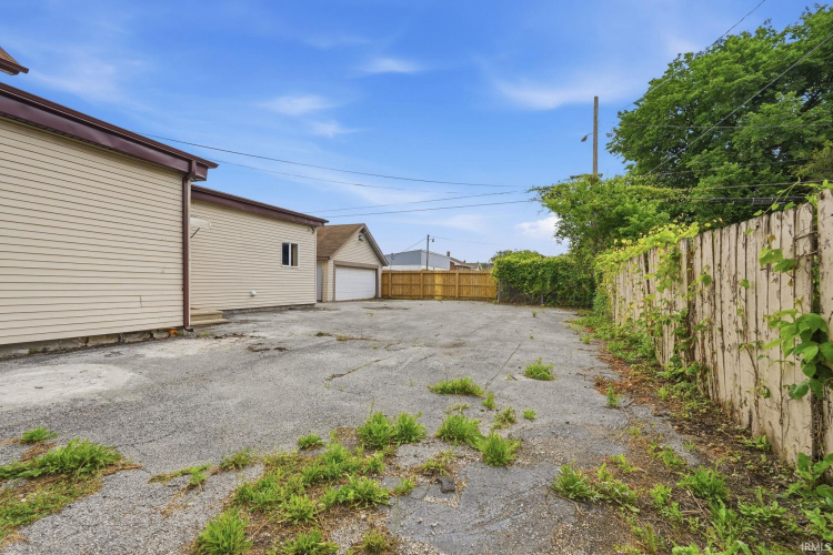 Listing Image 42