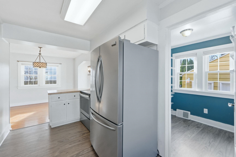 Listing Image 12