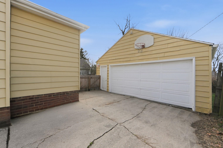 Listing Image 28