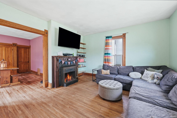 Listing Image 8