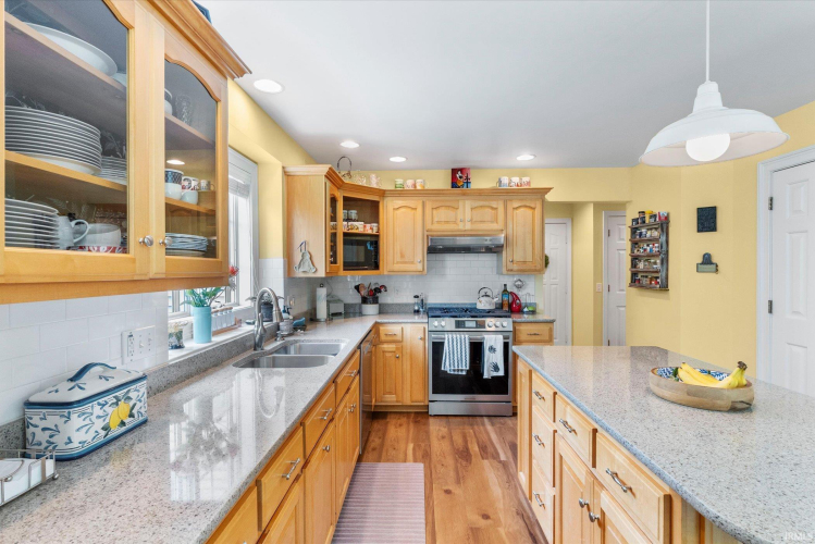 Listing Image 16