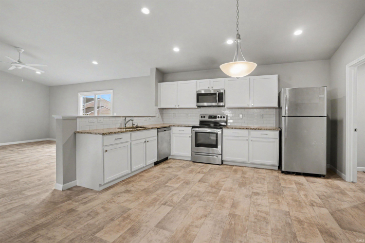 Listing Image 10