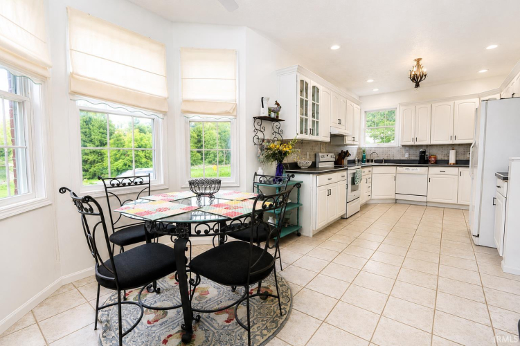 Listing Image 13