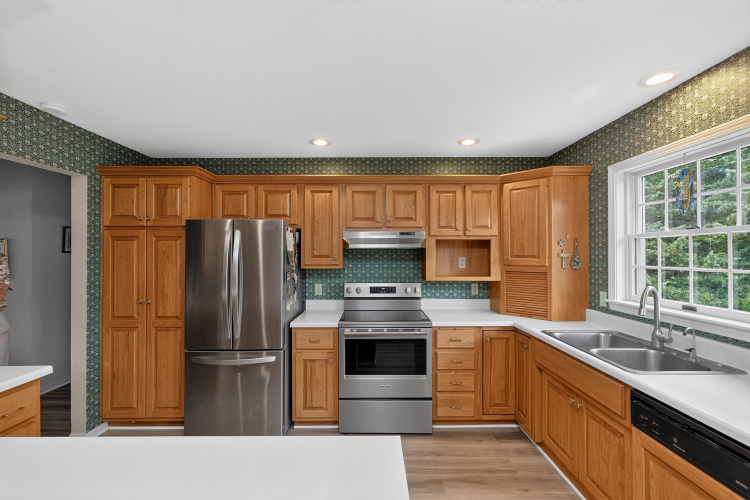 Listing Image 12