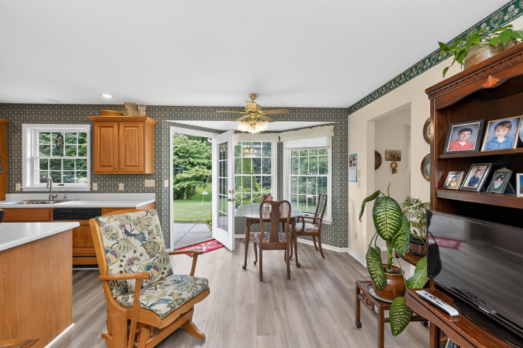 Listing Image 10