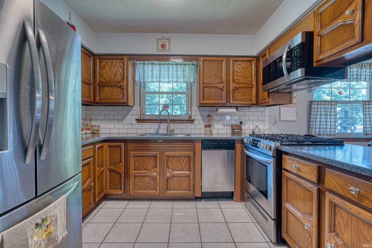 Listing Image 12
