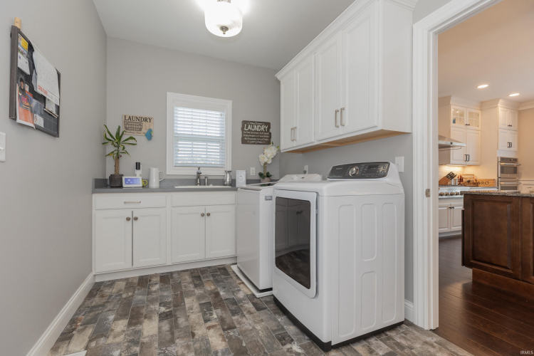 Listing Image 19