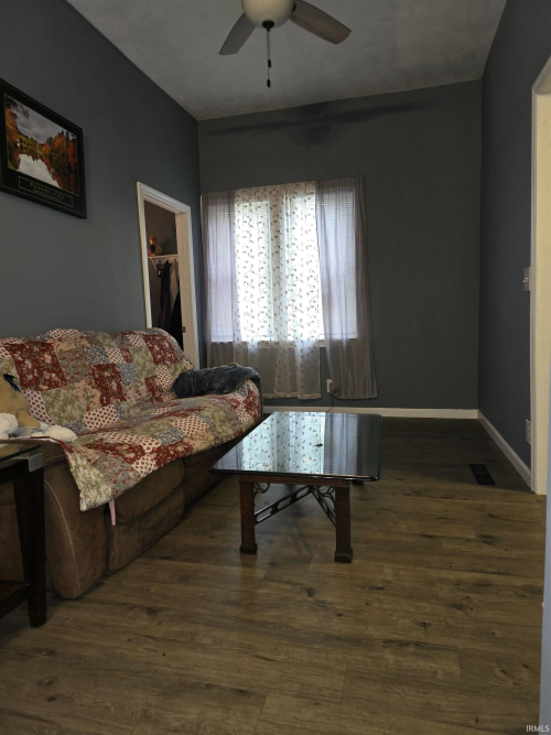 Listing Image 11