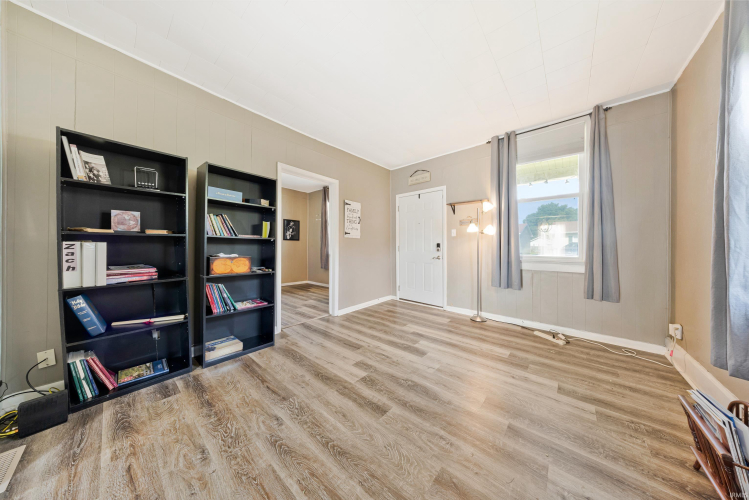 Listing Image 8