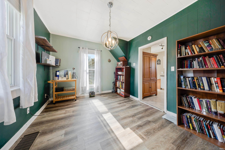 Listing Image 9