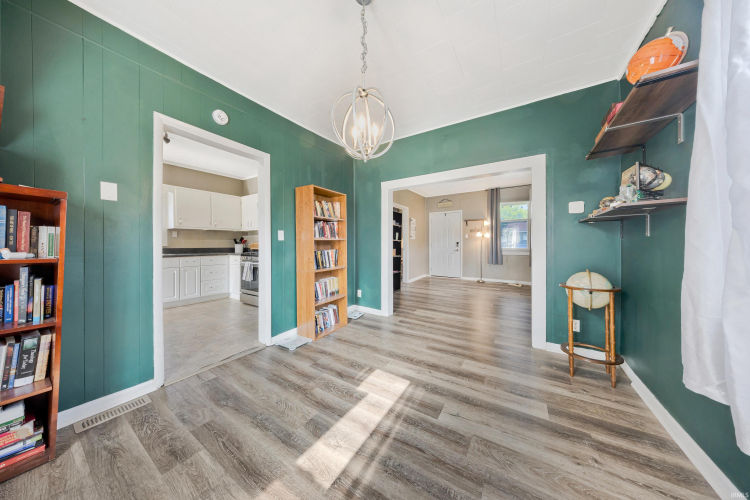 Listing Image 10