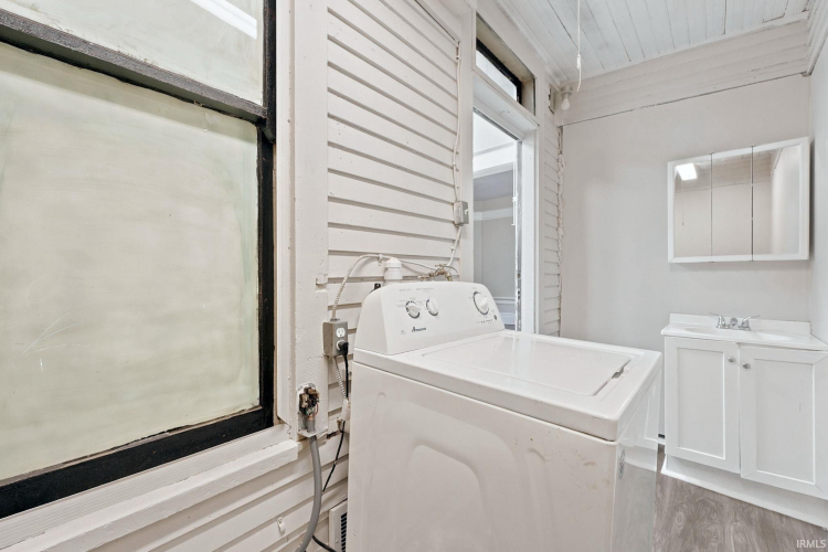 Listing Image 16