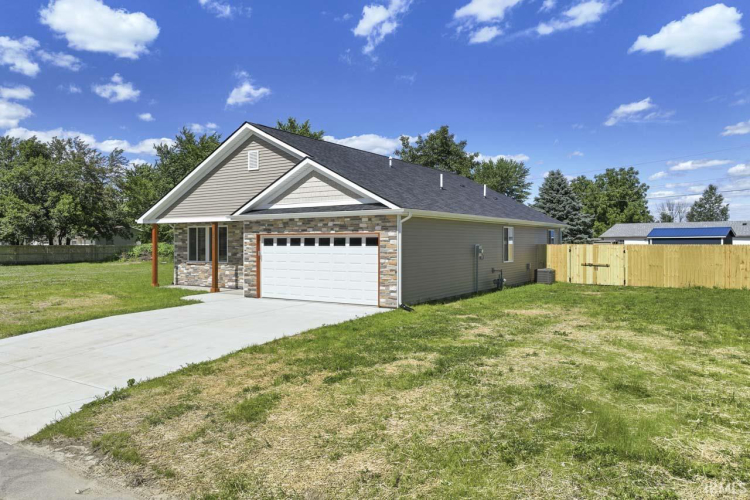 Listing Image 43