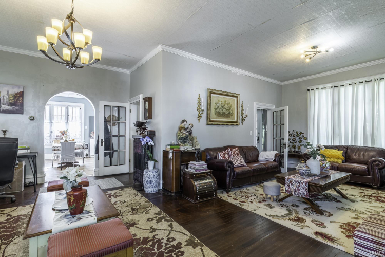 Listing Image 11