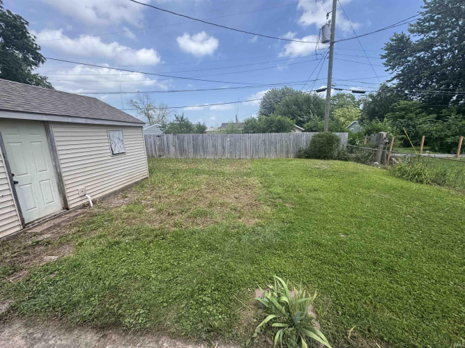 Listing Image 4