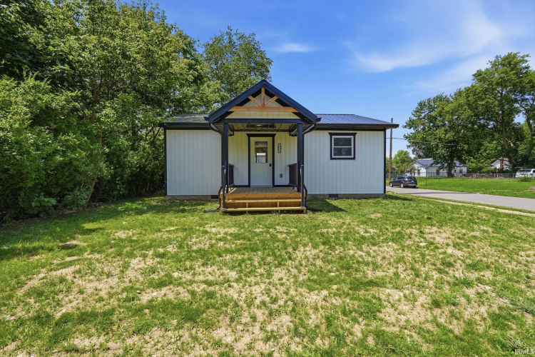 Listing Image 4