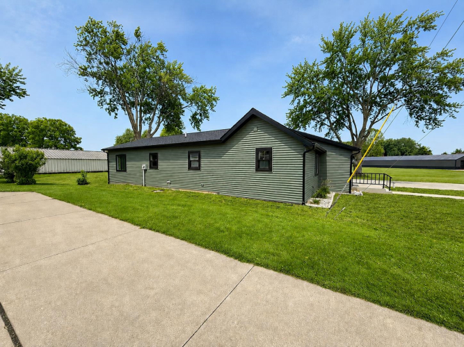 Listing Image 5