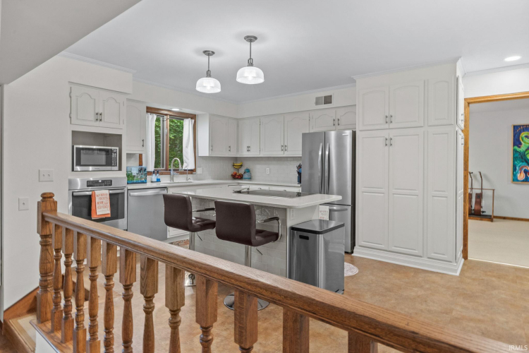 Listing Image 12