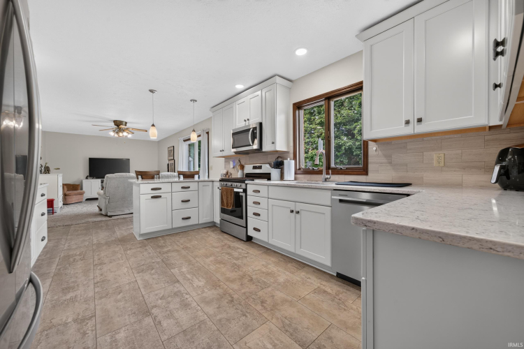Listing Image 10