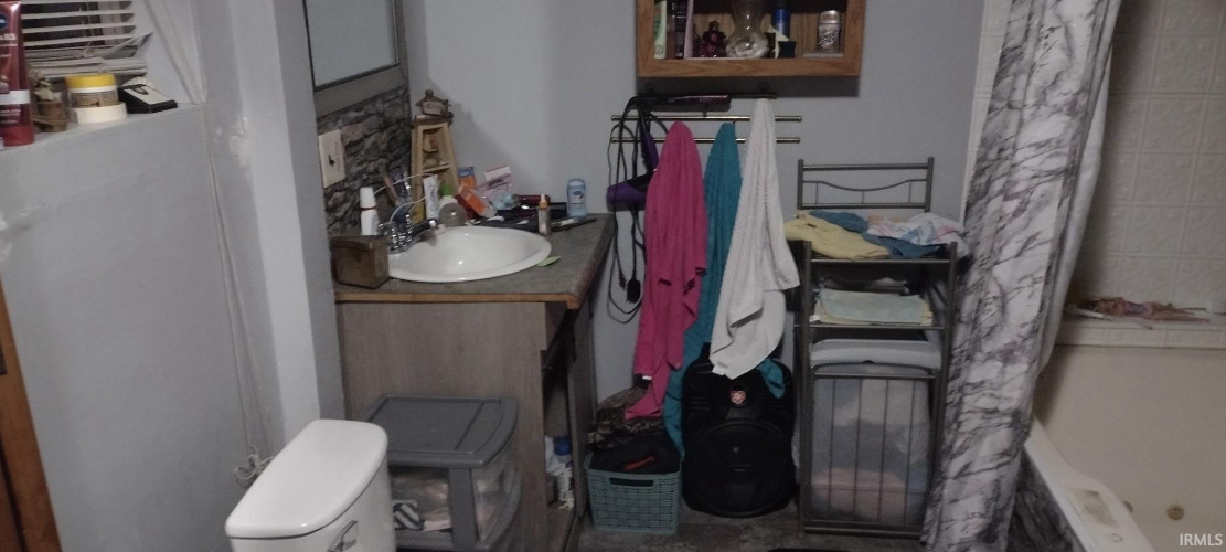 Listing Image 5