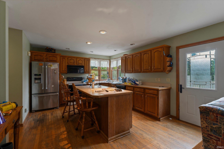 Listing Image 12