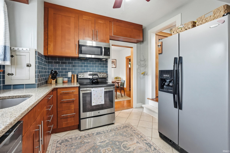 Listing Image 11