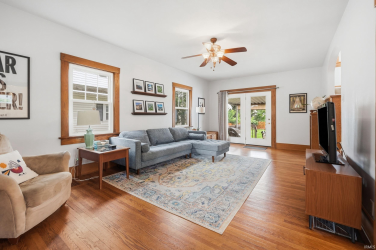 Listing Image 6