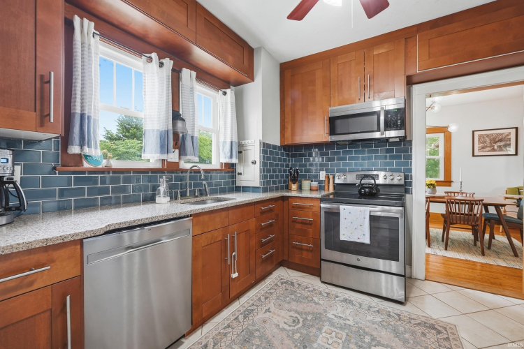 Listing Image 10