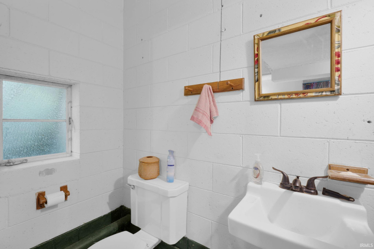 Listing Image 32