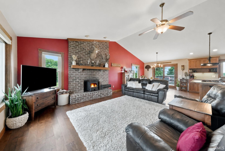 Listing Image 11
