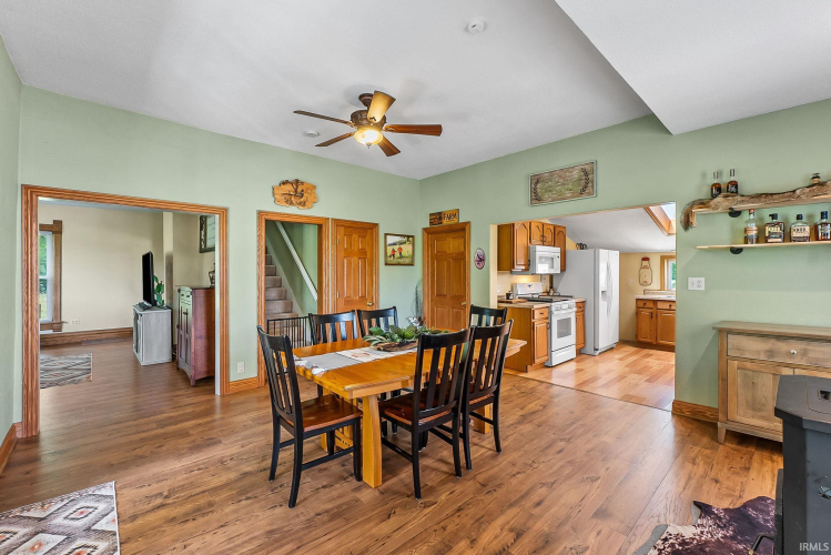Listing Image 10