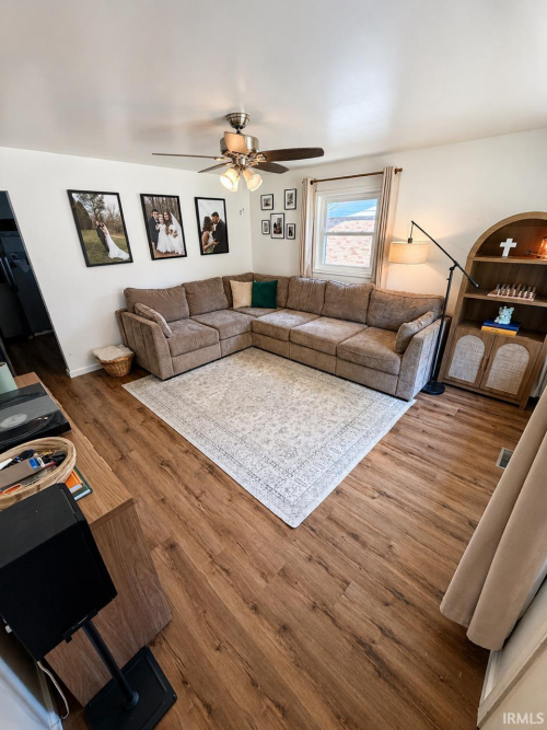 Listing Image 3