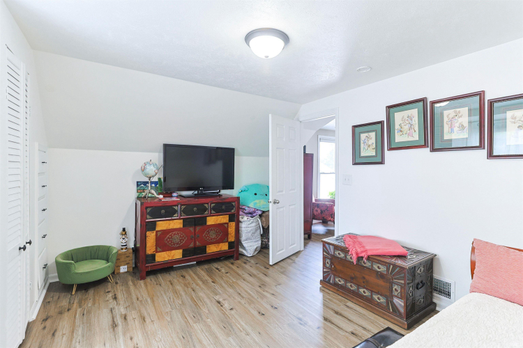Listing Image 25