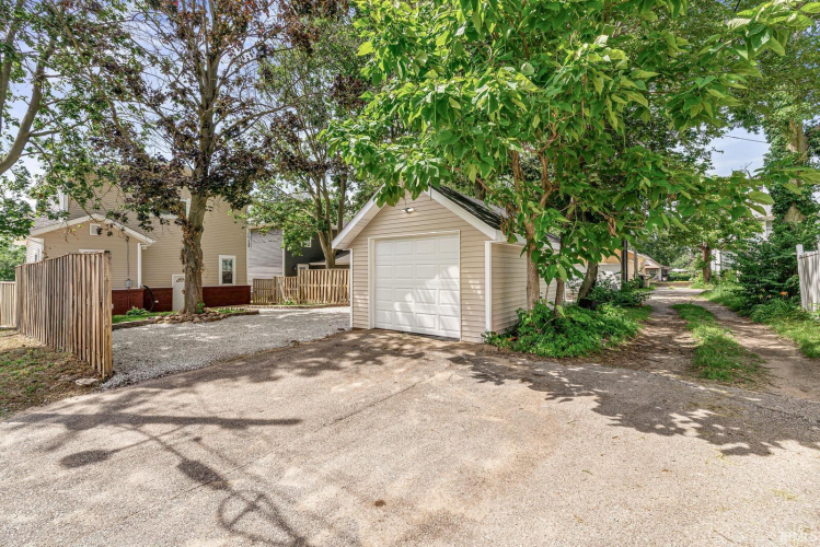 Listing Image 36