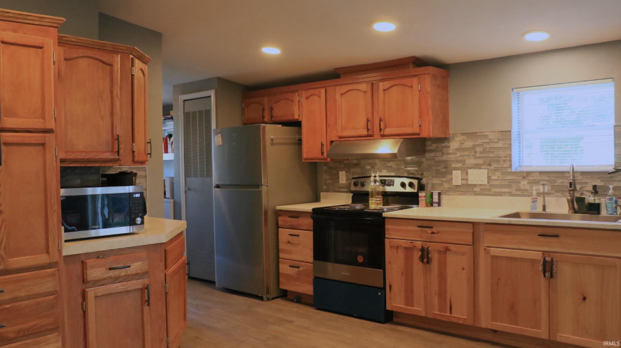 Listing Image 4