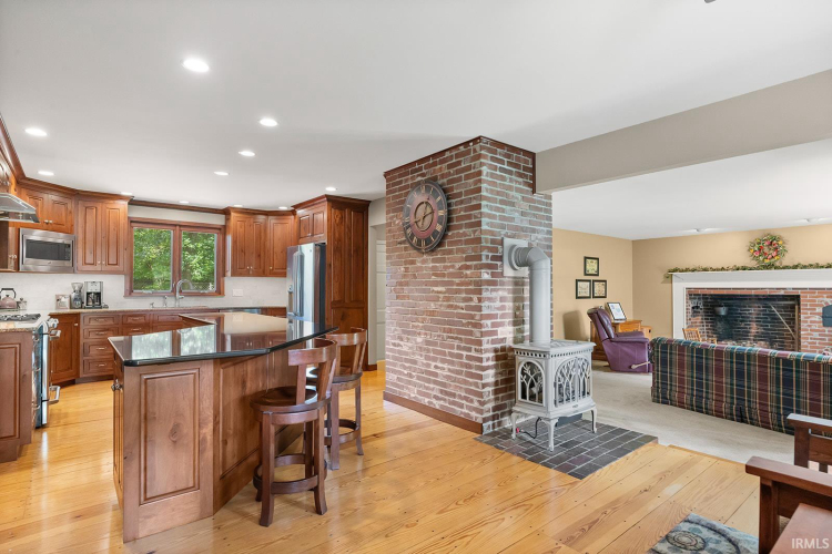 Listing Image 10