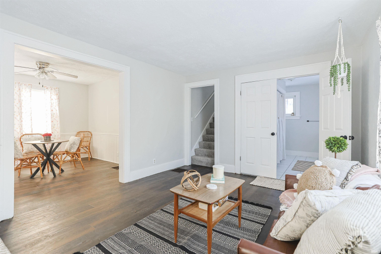 Listing Image 6