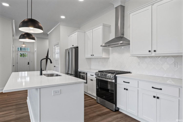 Listing Image 12
