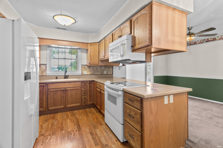 Listing Image 9